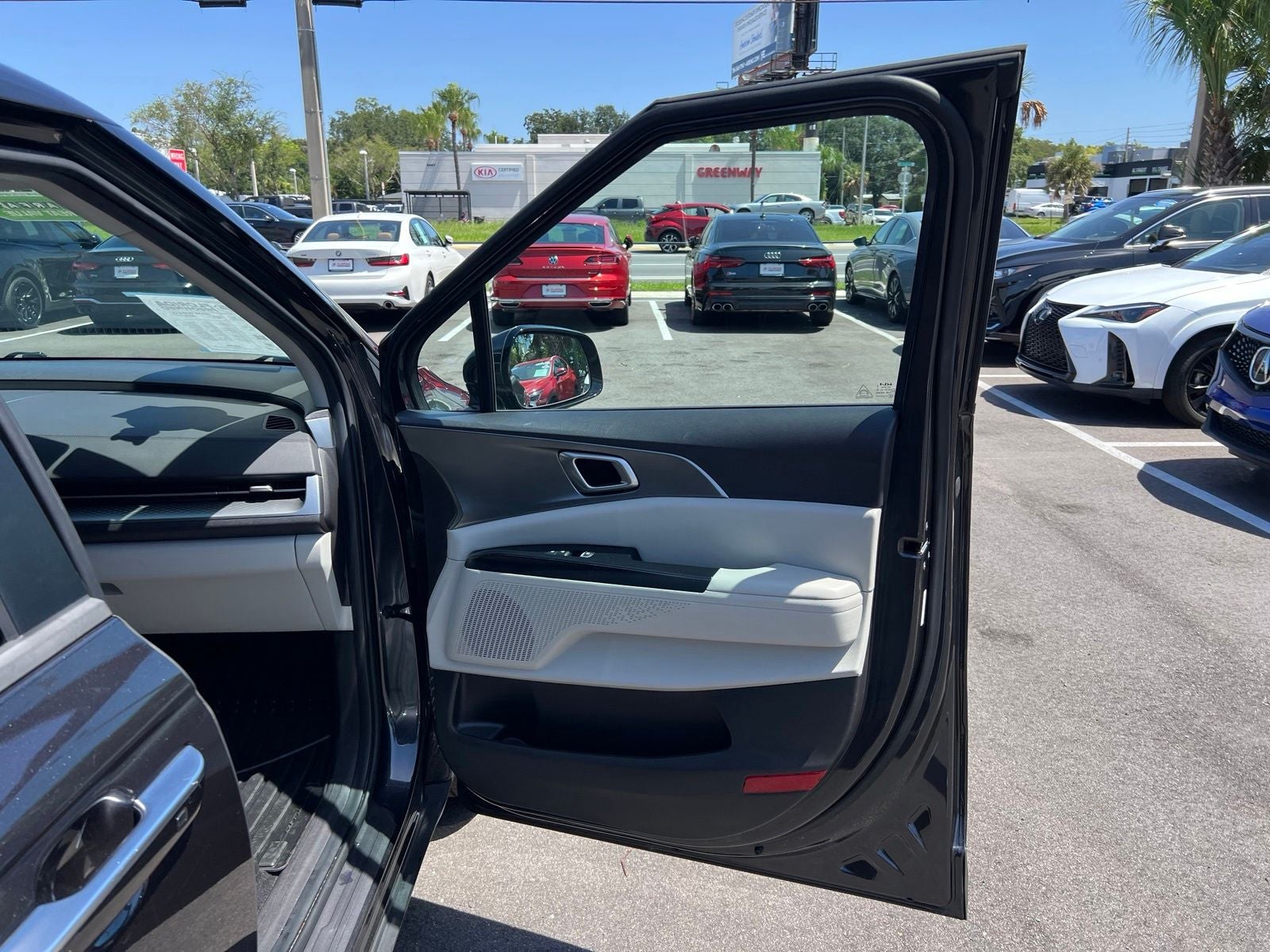 2024 Kia Carnival LX