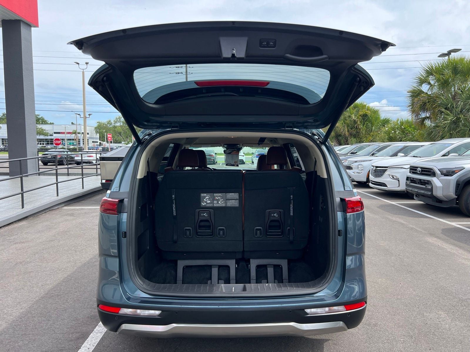 2024 Kia Carnival SX