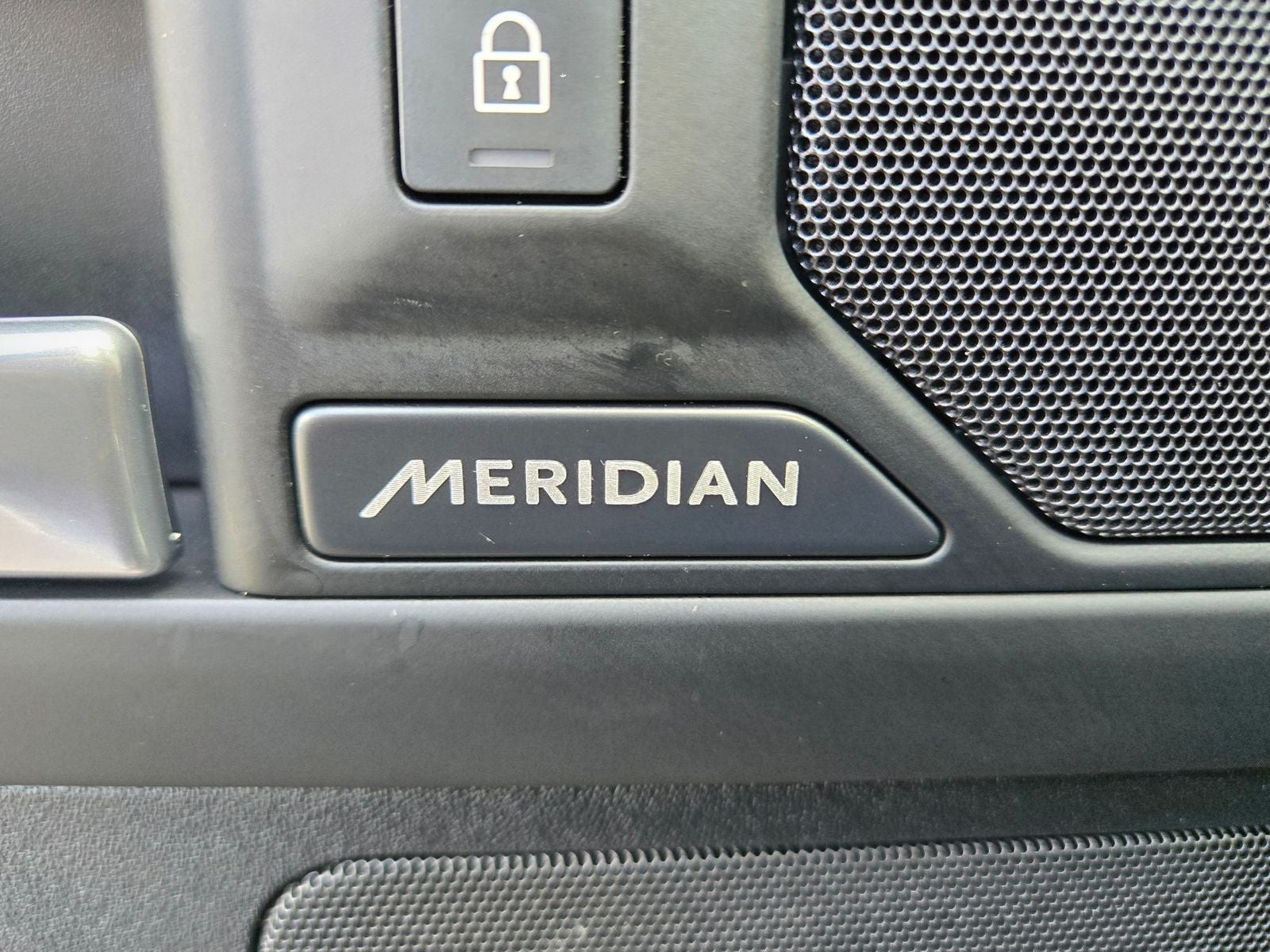 2025 Land Rover Defender 110 S