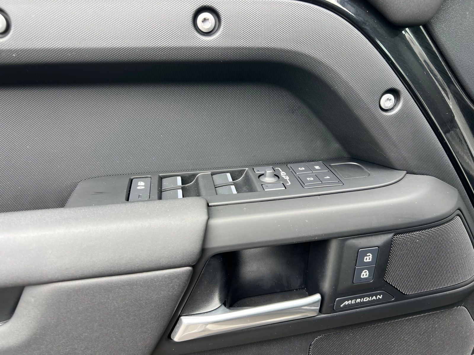 2025 Land Rover Defender 110 S