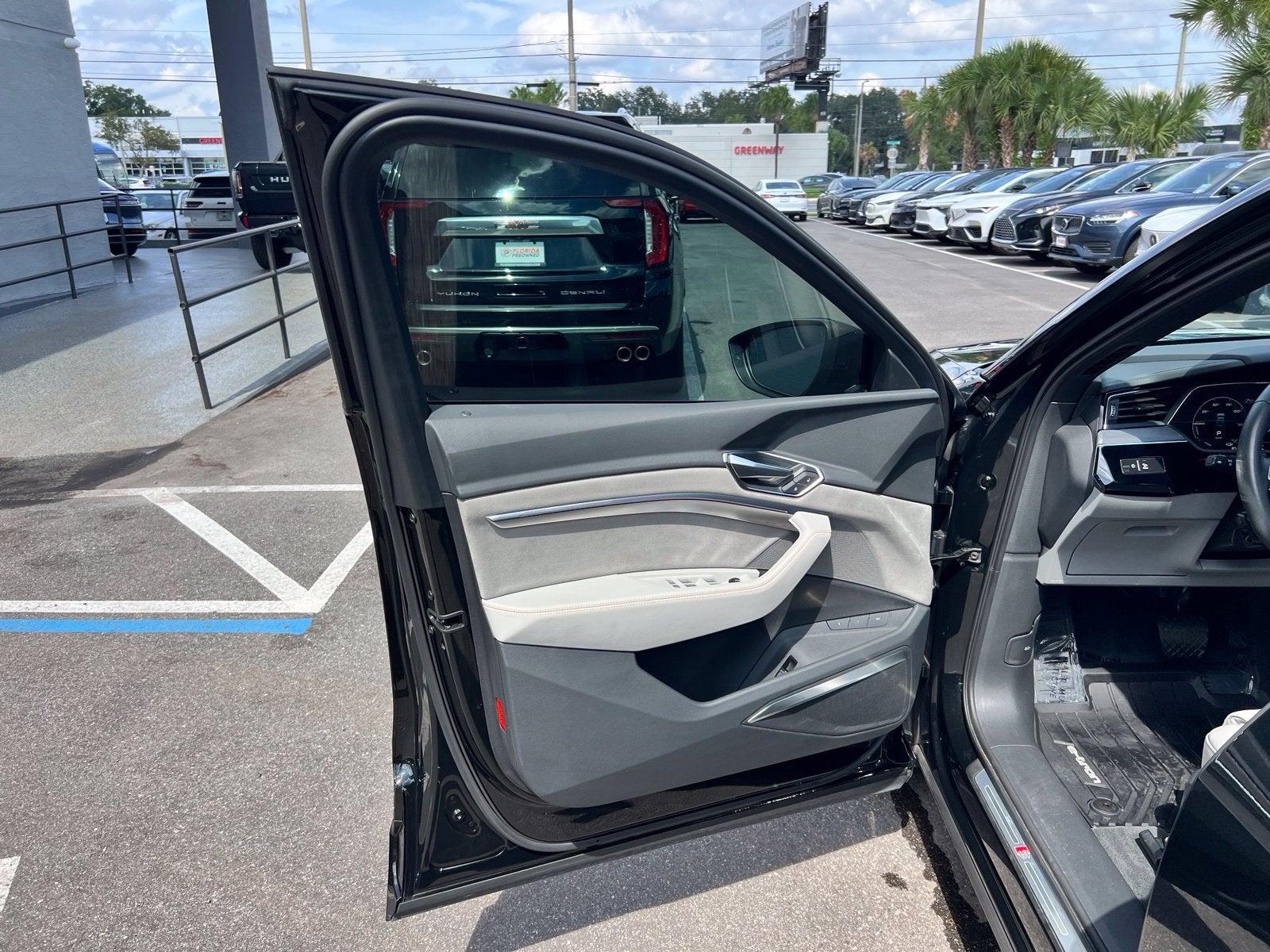 2024 Audi Q8 e-tron Prestige quattro