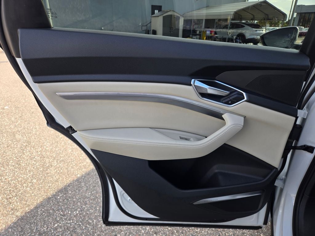 2019 Audi e-tron Premium Plus quattro