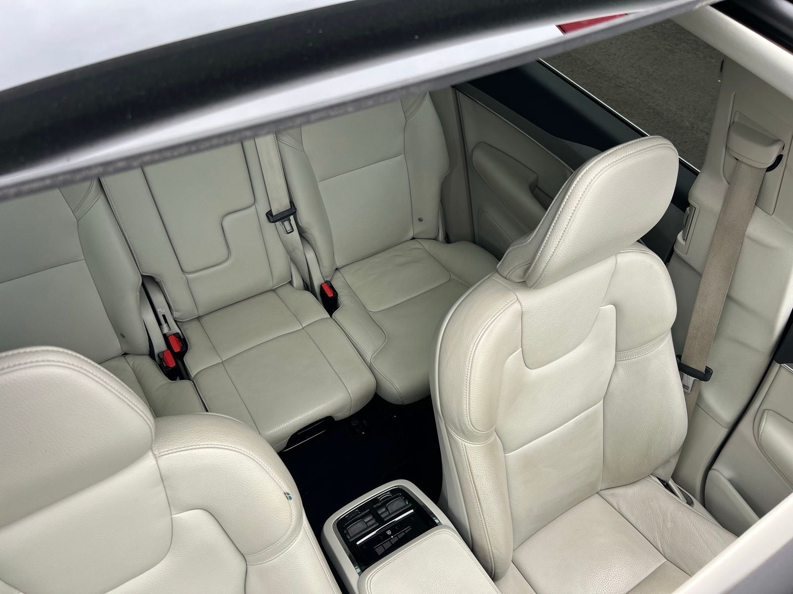 2022 Volvo XC90 T5 Momentum