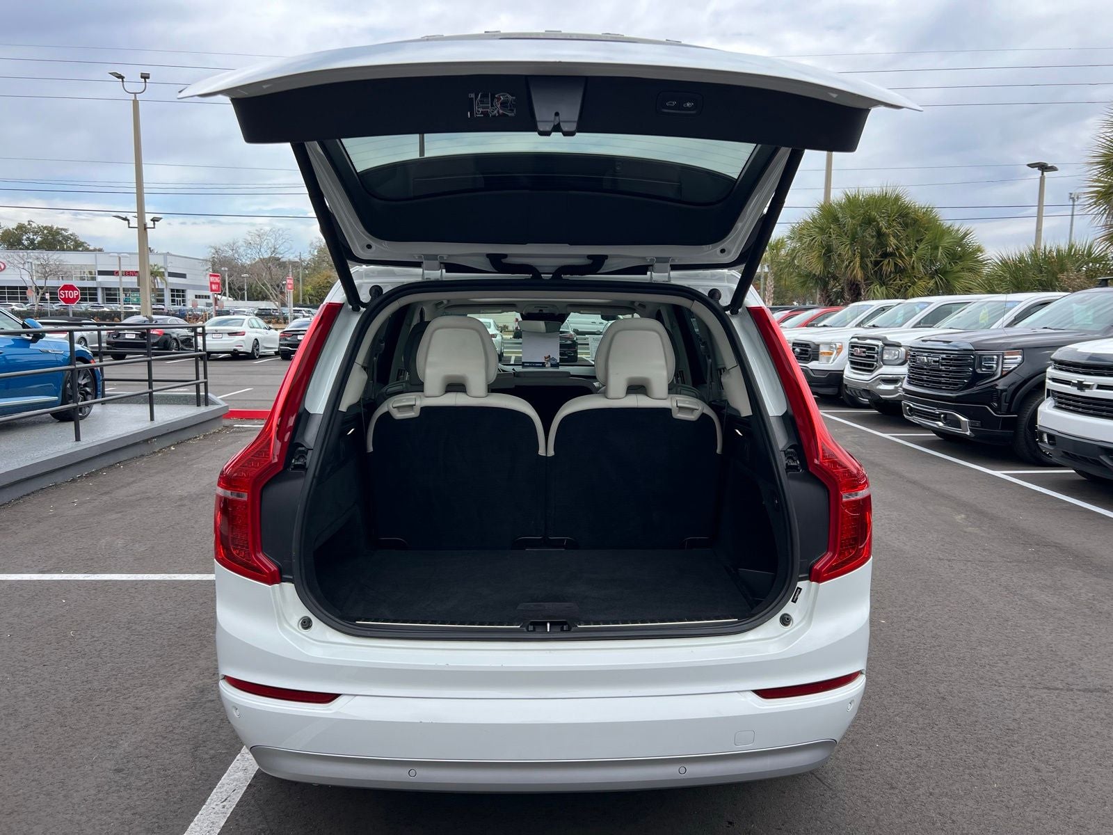 2022 Volvo XC90 T5 Momentum