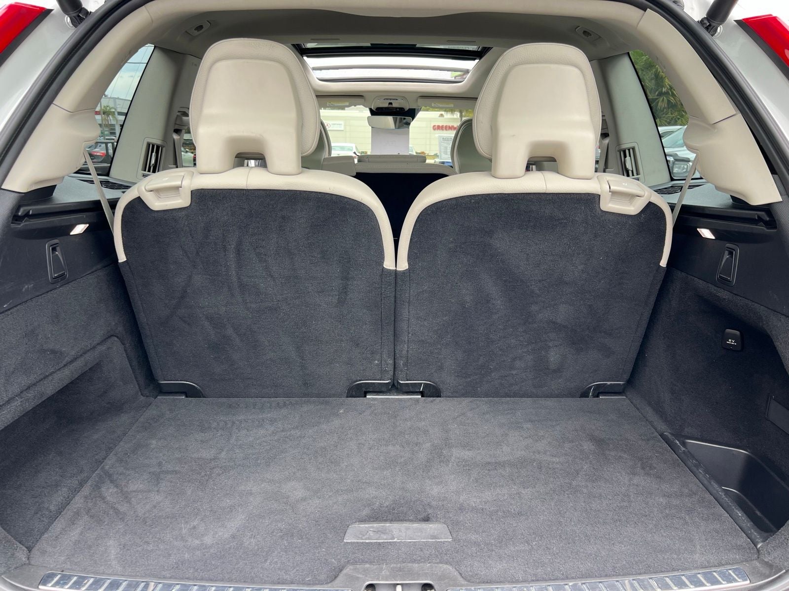 2022 Volvo XC90 T5 Momentum