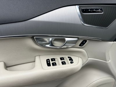 2022 Volvo XC90 T5 Momentum