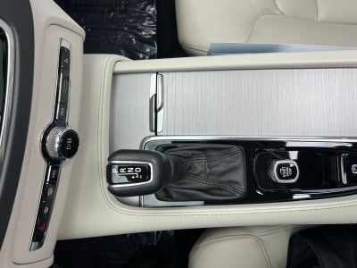 2022 Volvo XC90 T5 Momentum