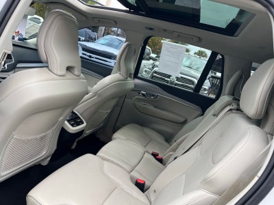 2022 Volvo XC90 T5 Momentum