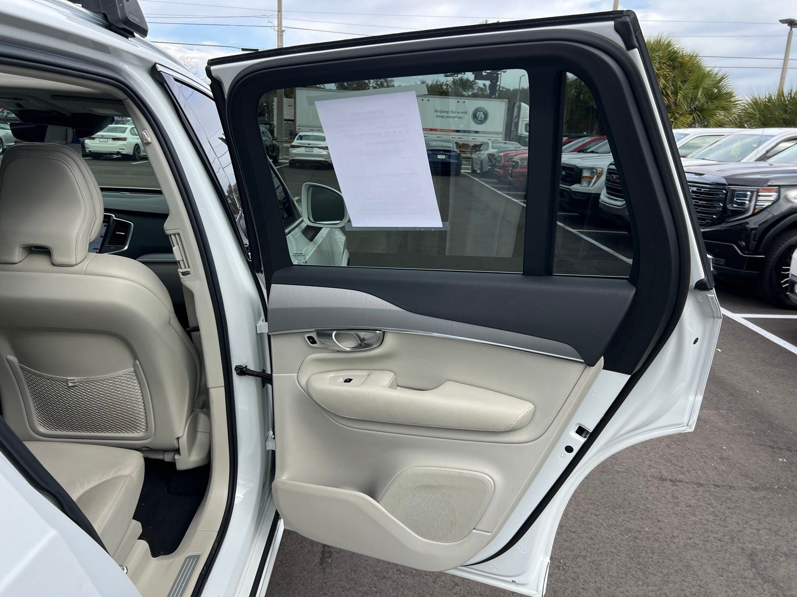 2022 Volvo XC90 T5 Momentum