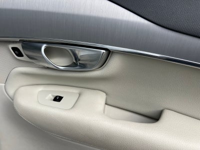 2022 Volvo XC90 T5 Momentum