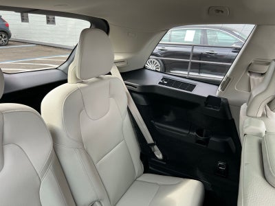 2022 Volvo XC90 T5 Momentum