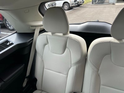 2022 Volvo XC90 T5 Momentum