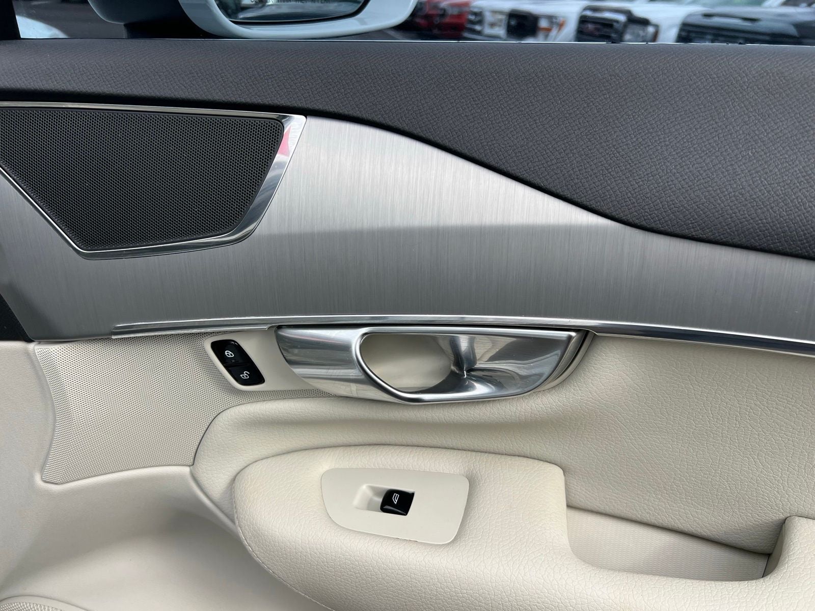 2022 Volvo XC90 T5 Momentum