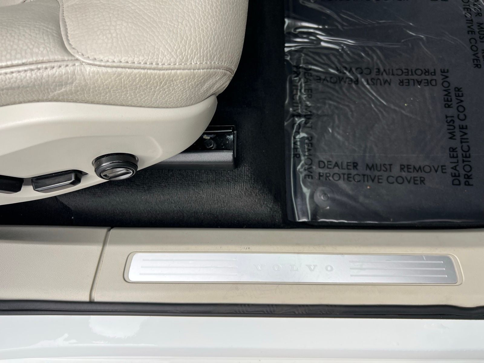 2022 Volvo XC90 T5 Momentum