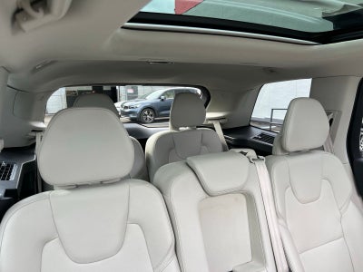 2022 Volvo XC90 T5 Momentum