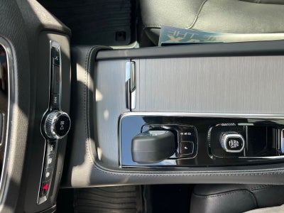 2023 Volvo XC90 B5 Core