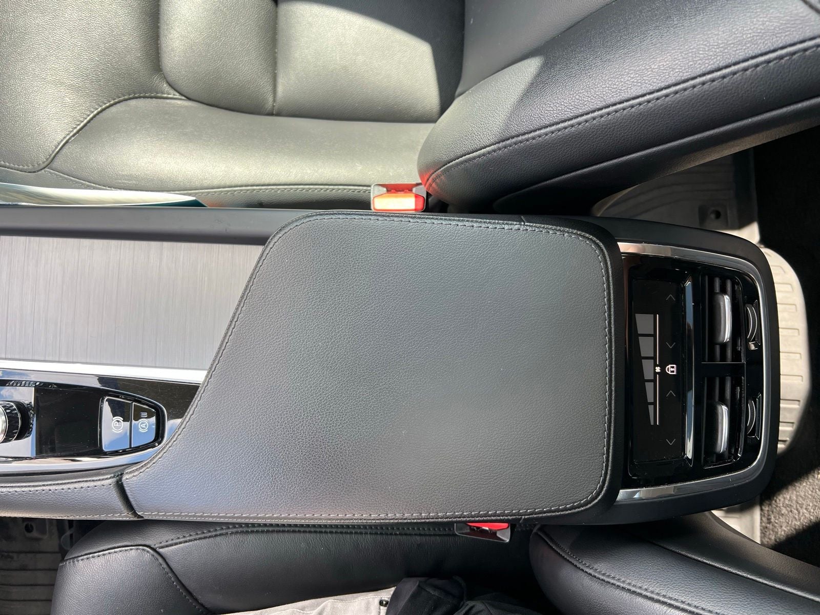 2023 Volvo XC90 B5 Core