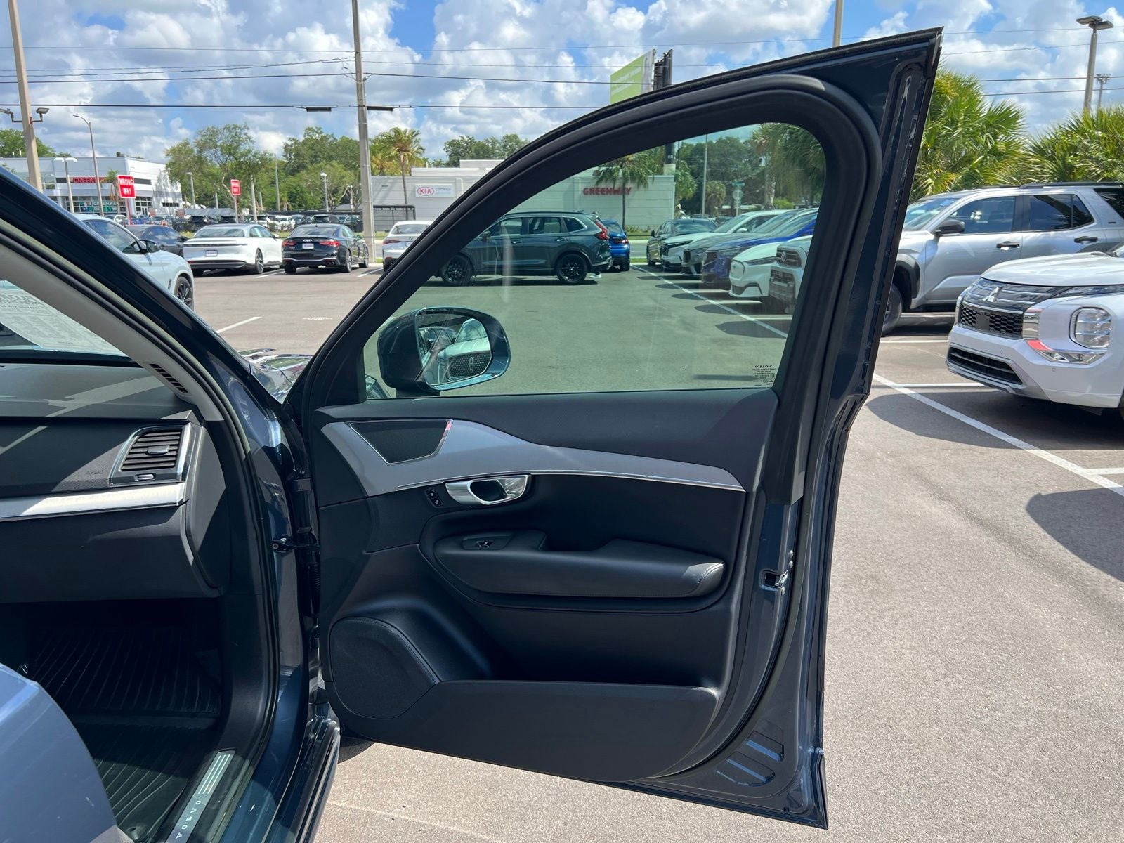 2023 Volvo XC90 B5 Core