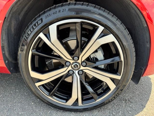 2024 Volvo XC60 B5 Ultimate Dark Theme