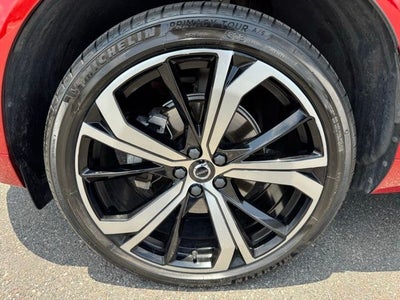 2024 Volvo XC60 B5 Ultimate Dark Theme