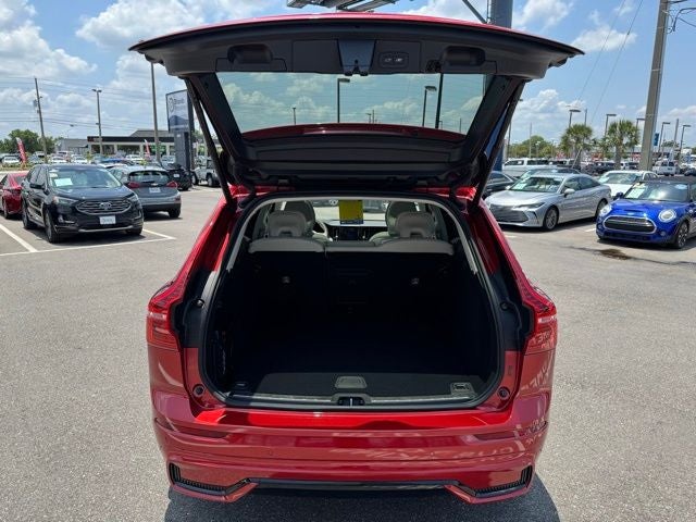 2024 Volvo XC60 B5 Ultimate Dark Theme