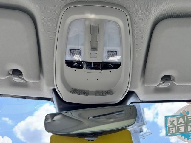 2024 Volvo XC60 B5 Ultimate Dark Theme