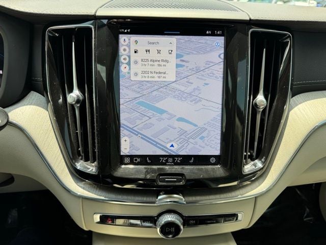 2024 Volvo XC60 B5 Ultimate Dark Theme