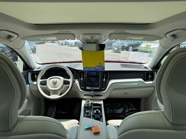 2024 Volvo XC60 B5 Ultimate Dark Theme