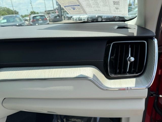 2024 Volvo XC60 B5 Ultimate Dark Theme