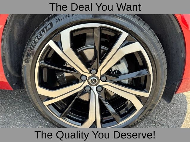 2024 Volvo XC60 B5 Ultimate Dark Theme