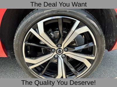 2024 Volvo XC60 B5 Ultimate Dark Theme