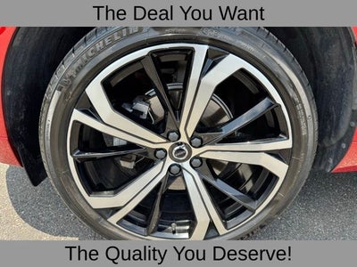 2024 Volvo XC60 B5 Ultimate Dark Theme