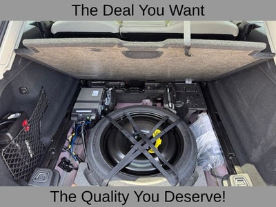 2024 Volvo XC60 B5 Ultimate Dark Theme