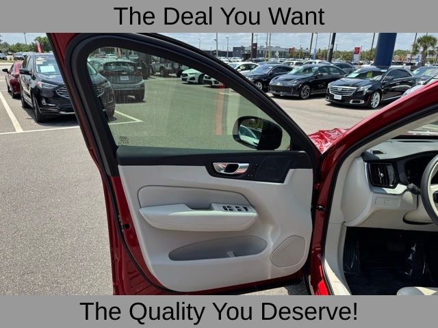 2024 Volvo XC60 B5 Ultimate Dark Theme