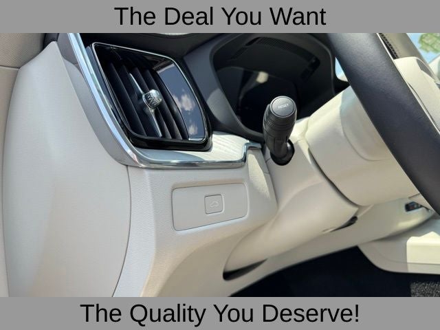 2024 Volvo XC60 B5 Ultimate Dark Theme