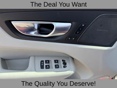 2024 Volvo XC60 B5 Ultimate Dark Theme