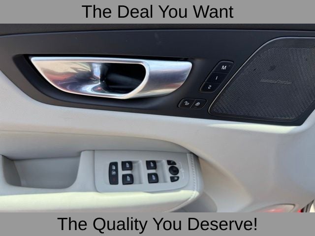 2024 Volvo XC60 B5 Ultimate Dark Theme