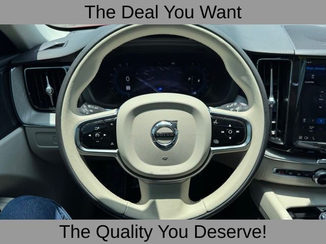 2024 Volvo XC60 B5 Ultimate Dark Theme