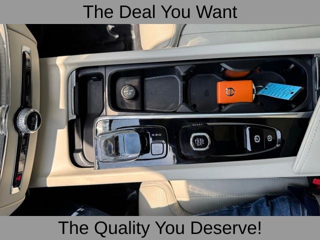 2024 Volvo XC60 B5 Ultimate Dark Theme