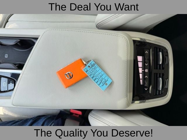 2024 Volvo XC60 B5 Ultimate Dark Theme