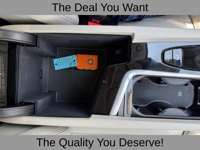 2024 Volvo XC60 B5 Ultimate Dark Theme