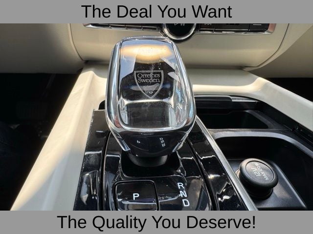 2024 Volvo XC60 B5 Ultimate Dark Theme