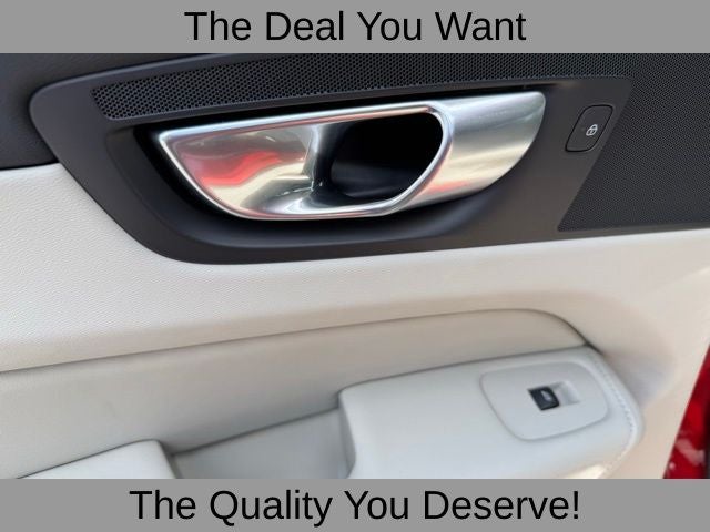 2024 Volvo XC60 B5 Ultimate Dark Theme