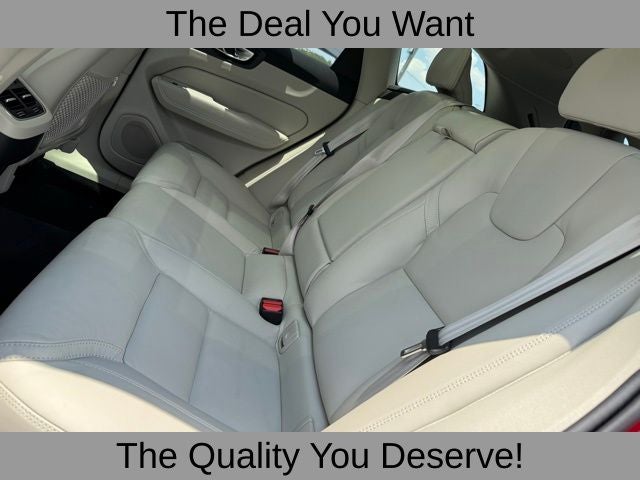 2024 Volvo XC60 B5 Ultimate Dark Theme