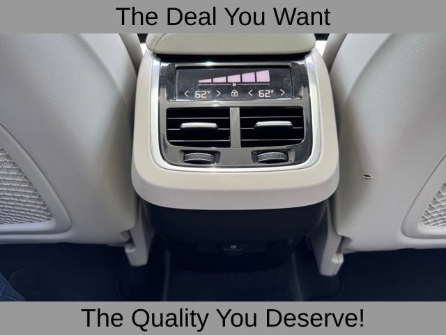 2024 Volvo XC60 B5 Ultimate Dark Theme