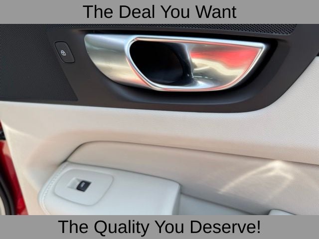 2024 Volvo XC60 B5 Ultimate Dark Theme