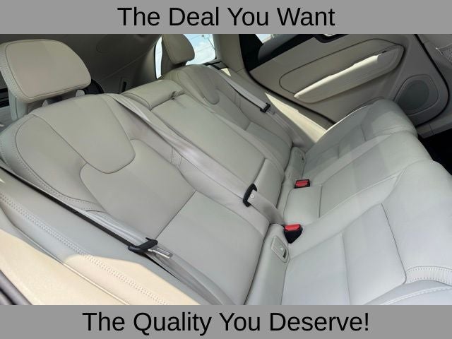 2024 Volvo XC60 B5 Ultimate Dark Theme