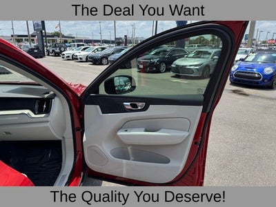 2024 Volvo XC60 B5 Ultimate Dark Theme