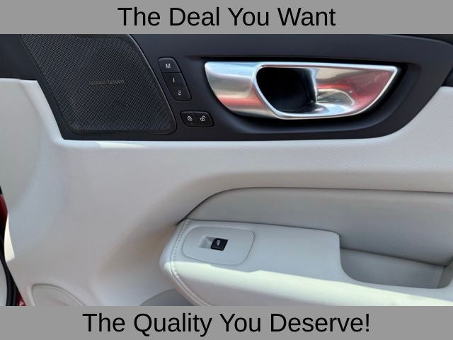 2024 Volvo XC60 B5 Ultimate Dark Theme