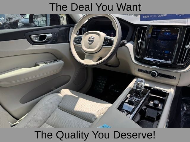 2024 Volvo XC60 B5 Ultimate Dark Theme